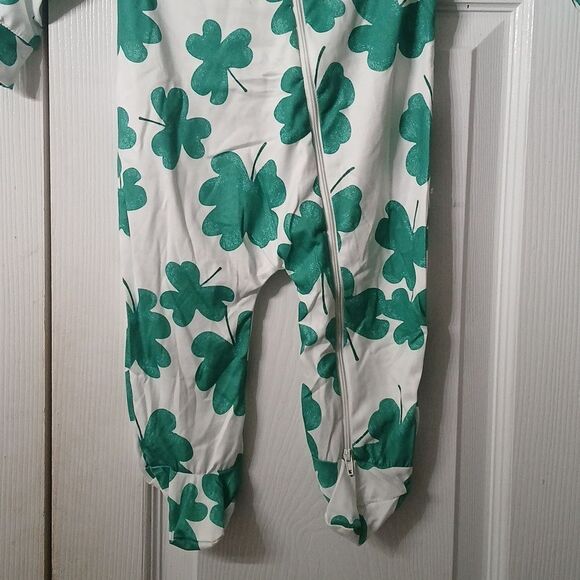 St Patrick's Day footed pajama onsie outfit Sz 70 NWOT 6-12 months - Picture 2 of 5